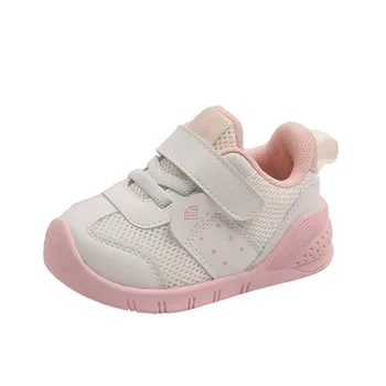 2023 Новая осенняя детская обувь Сетчатая дышащая Спортивная обувь для маленьких девочек Уличная обувь для босиком Модные кроссовки для маленьких детей 15-26